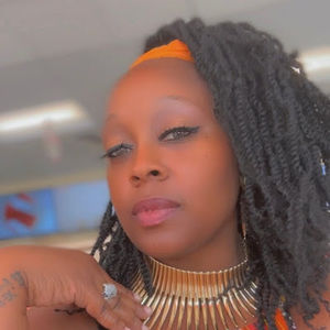 Meet your Posher, Latosha